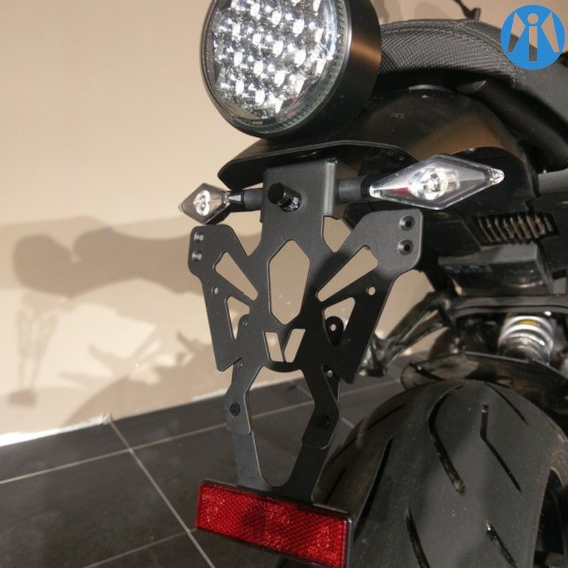 Support de plaque Yamaha XSR900 pour préparation et customisation moto Vintage