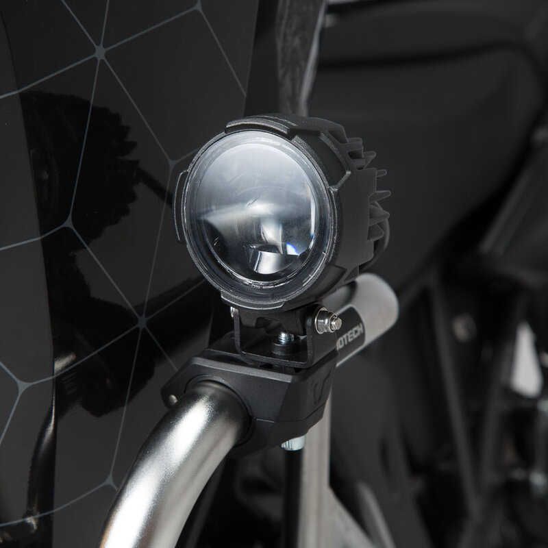 Fixation de feux LED additionnels moto sur crash bars